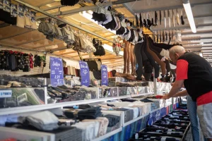 Markt Enschede weekmarkt Enschede centrum markt kraam sokken Enschede